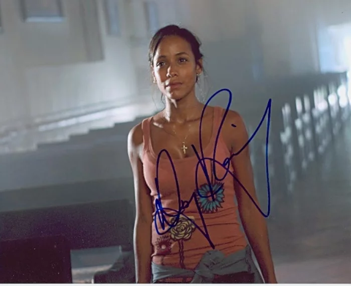 Dania Ramirez autograph