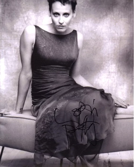 Lori Petty autograph