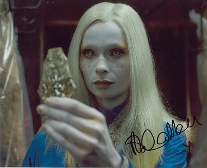 Anna Walton autograph