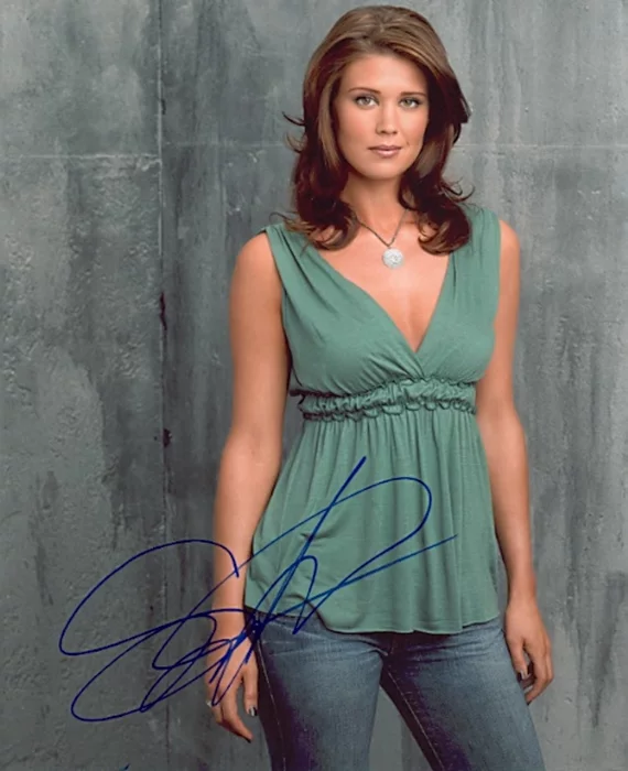 Sarah Lancaster autograph