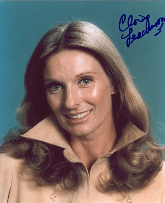 Cloris Leachman autograph