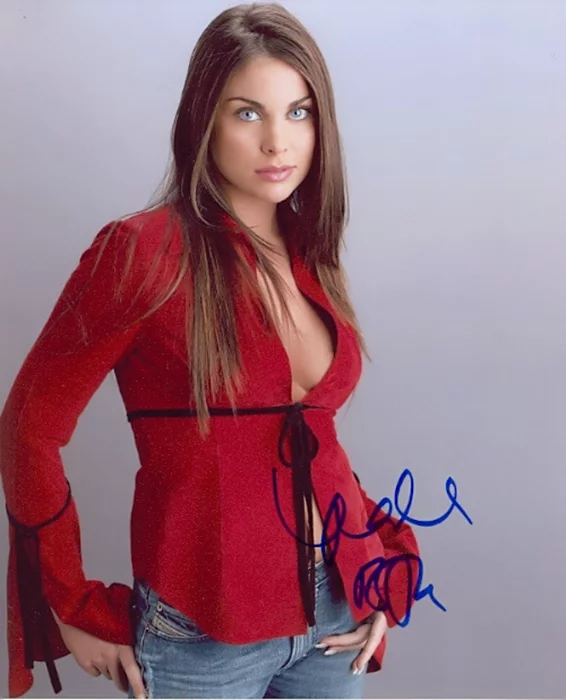 Nadia Bjorlin autograph