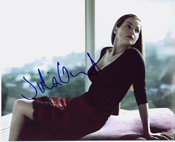 Julia Ormond autograph