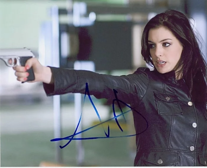 Anne Hathaway autograph