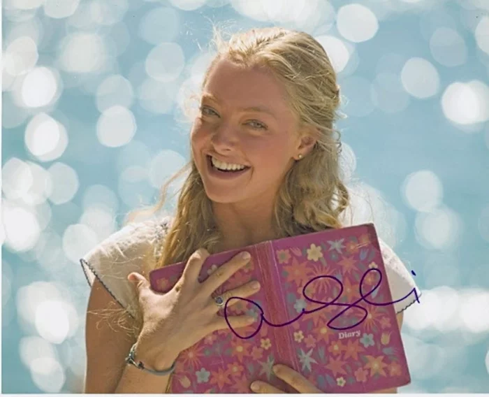 Amanda Seyfried autograph