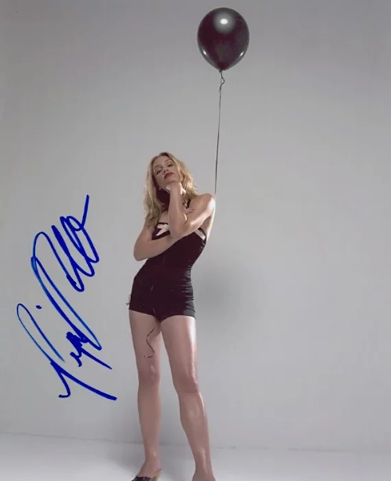 Piper Perabo autograph