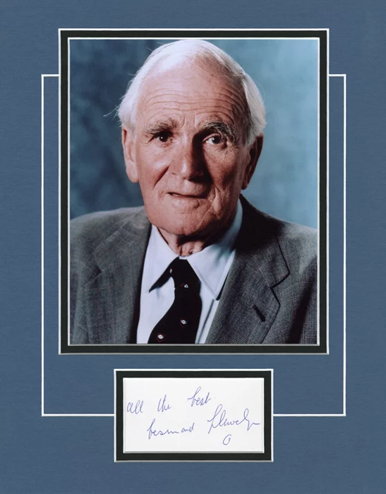 Desmond Llewelyn autograph