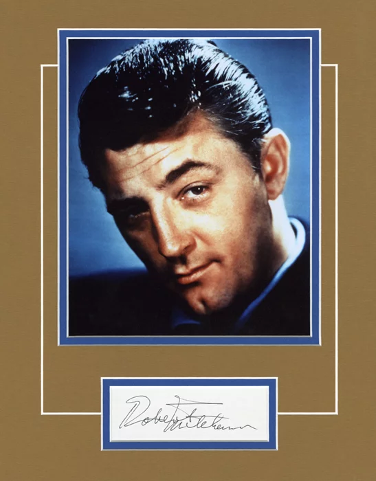 Robert Mitchum autograph