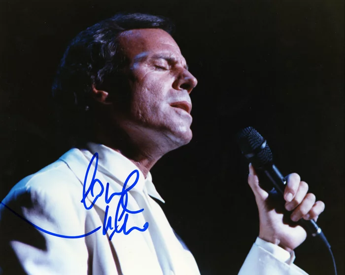 Julio Iglesias autograph