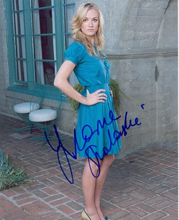 Yvonne Strahovski autograph