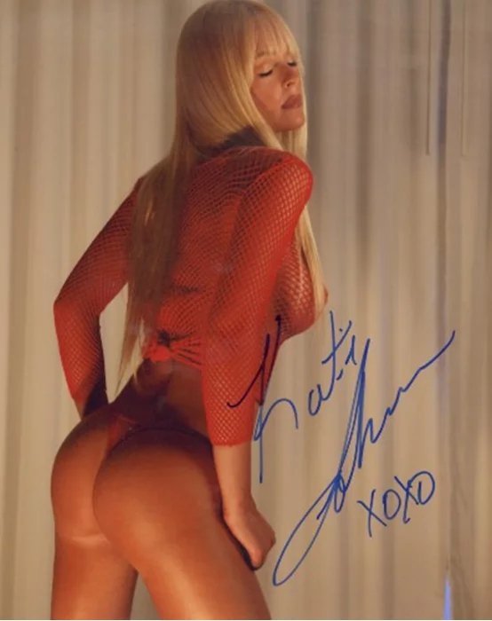 Katie Lohmann autograph