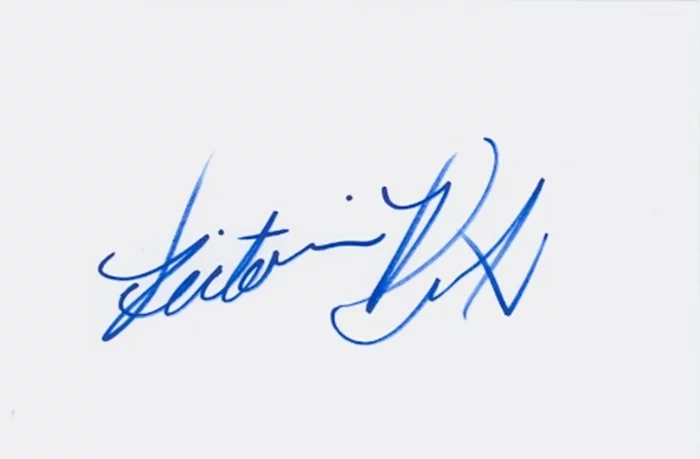 Victoria Pratt autograph