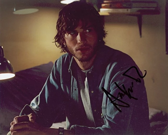 Ashton Kutcher autograph