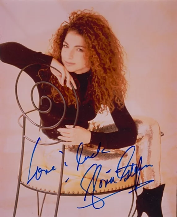 Gloria Estefan autograph
