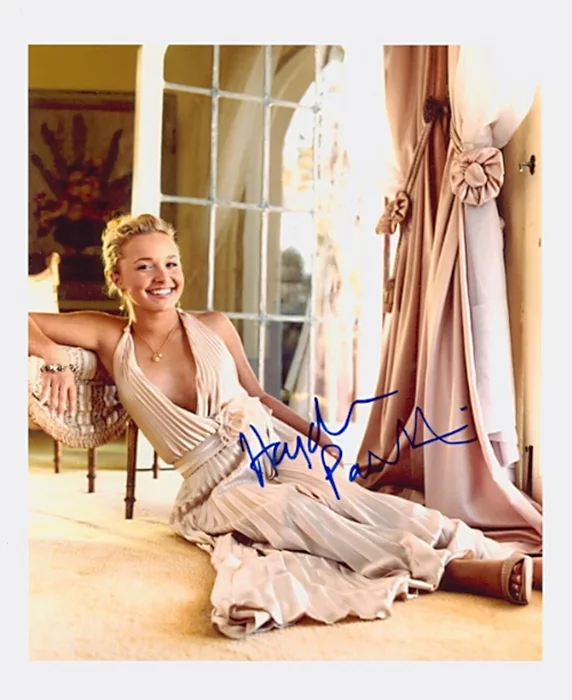 Hayden Panettiere autograph