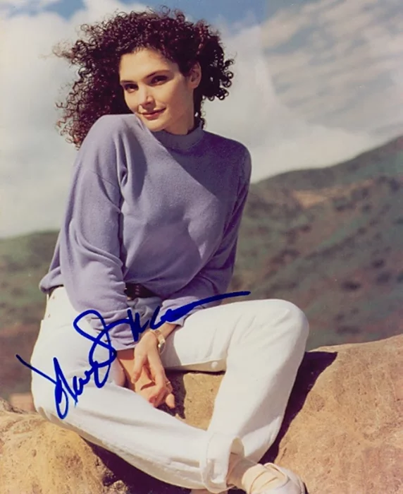 Mary Elizabeth Mastrantonio autograph
