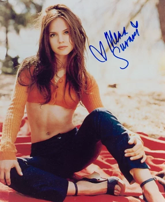 Mena Suvari autograph