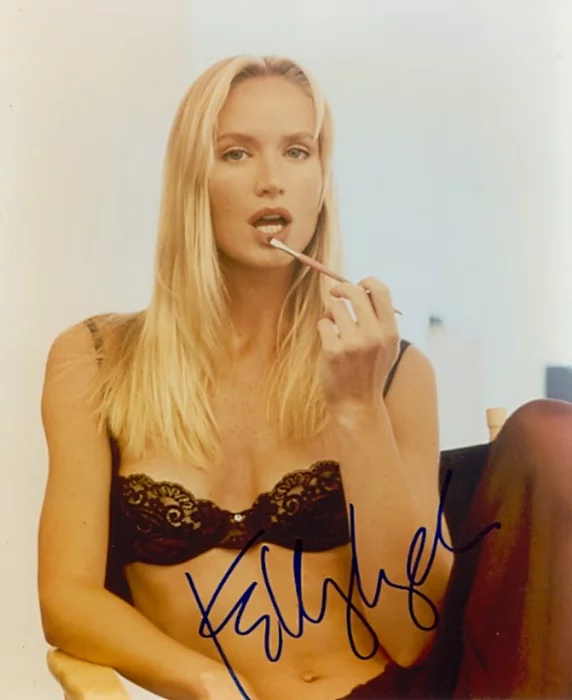 Kelly Lynch autograph