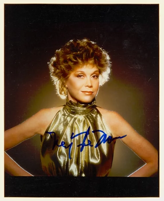 Mary Tyler Moore autograph