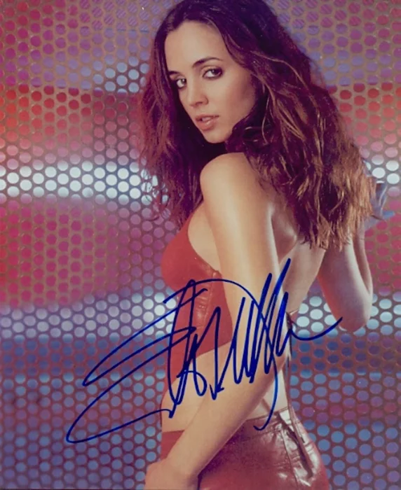 Eliza Dushku autograph