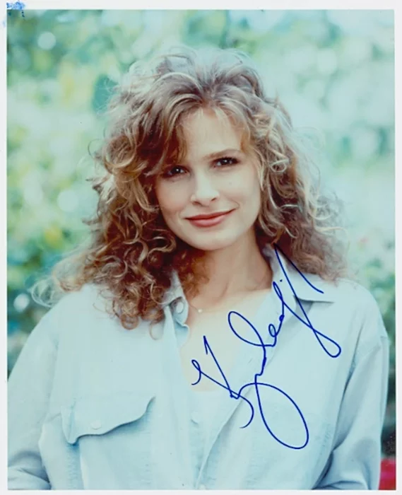 Kyra Sedgwick autograph
