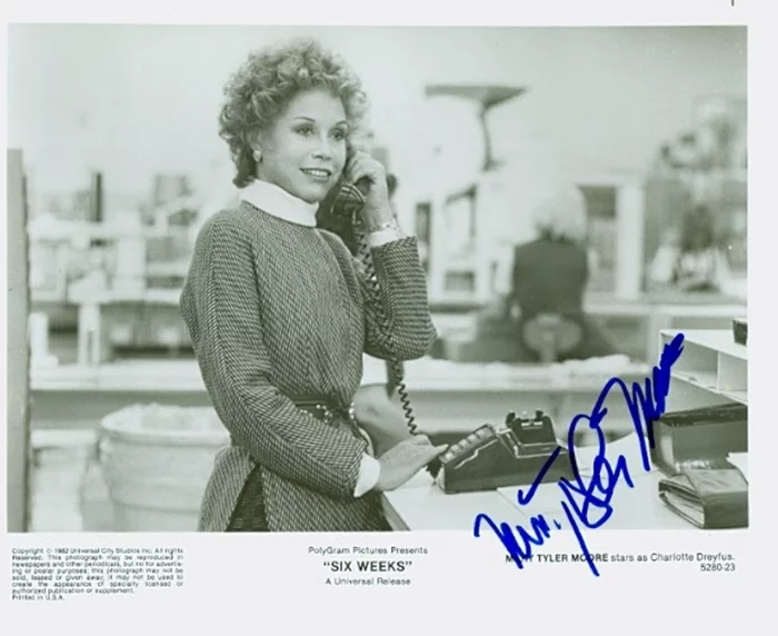 Mary Tyler Moore autograph