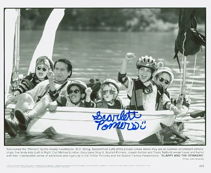 Scarlett Pomers autograph