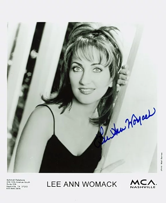Lee Ann Womack autograph