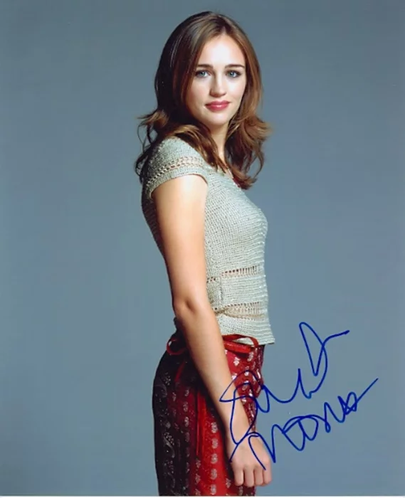 Sarah Thompson autograph