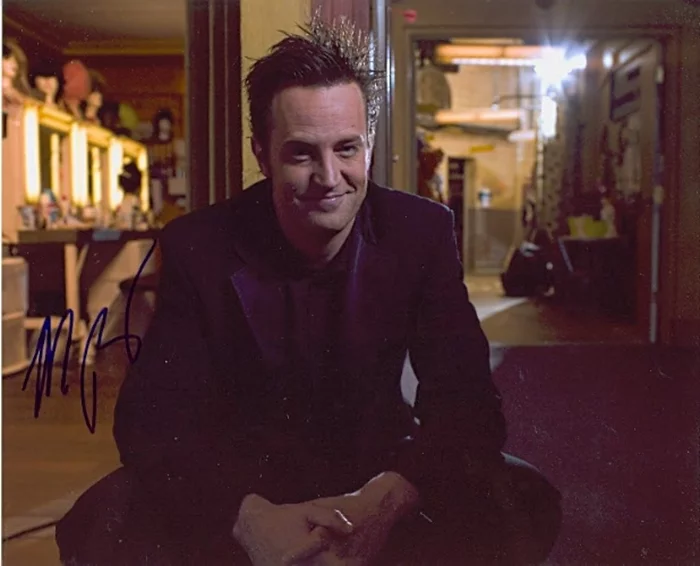 Matthew Perry autograph