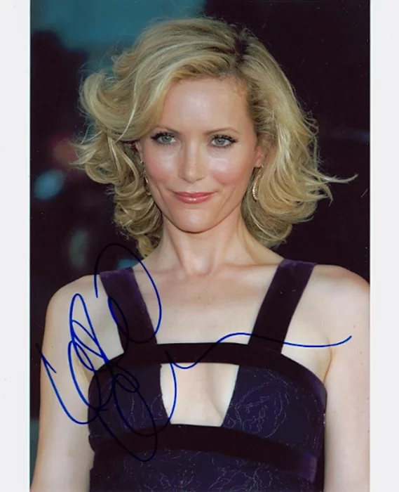 Leslie Mann autograph