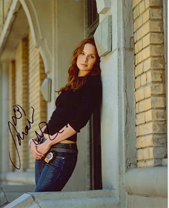 Sarah Wayne Callies autograph