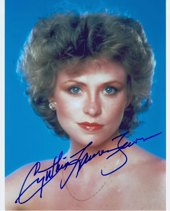 Lauren Tewes autograph