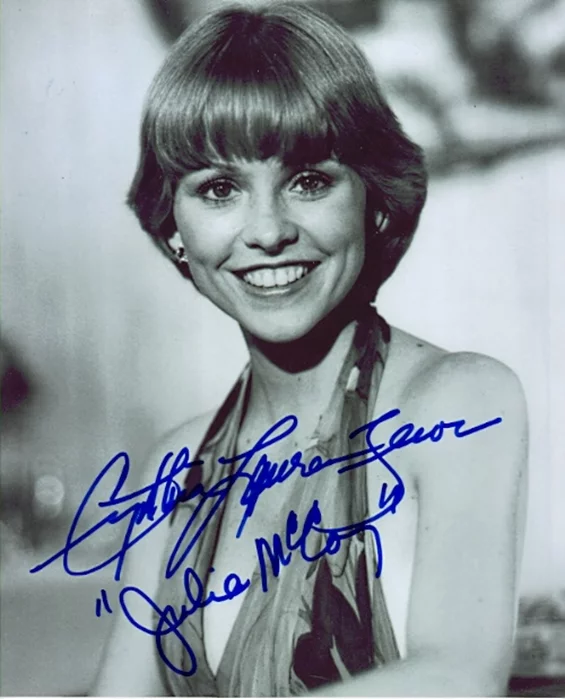 Lauren Tewes autograph
