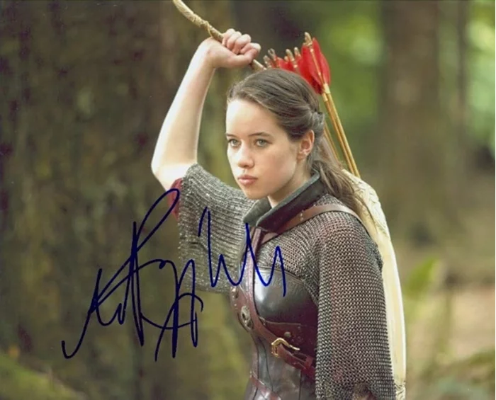 Anna Popplewell autograph