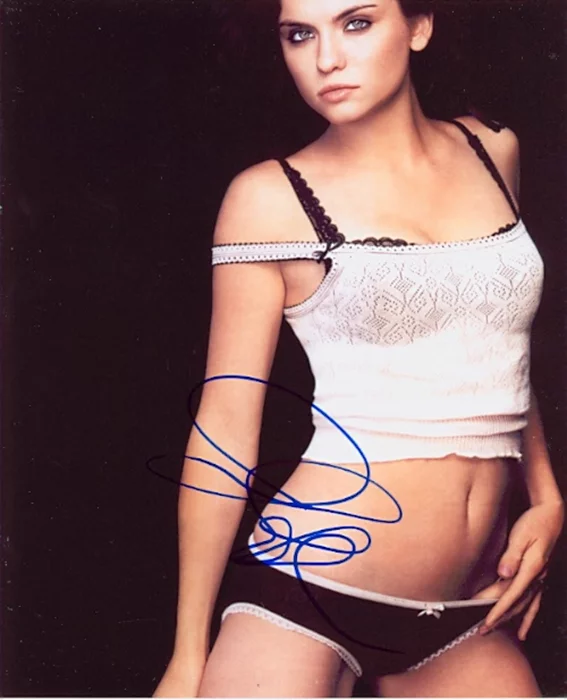 Jodi Lyn O'Keefe autograph
