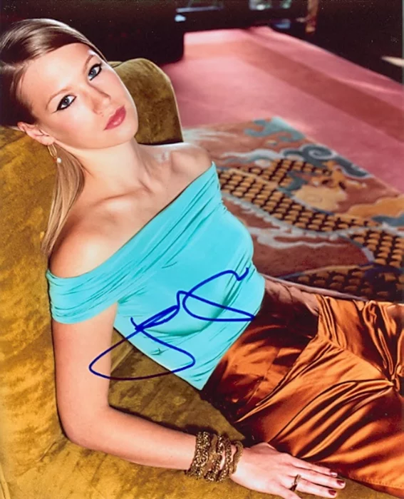January Jones autograph