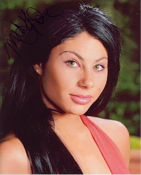 Mikalah Gordon autograph
