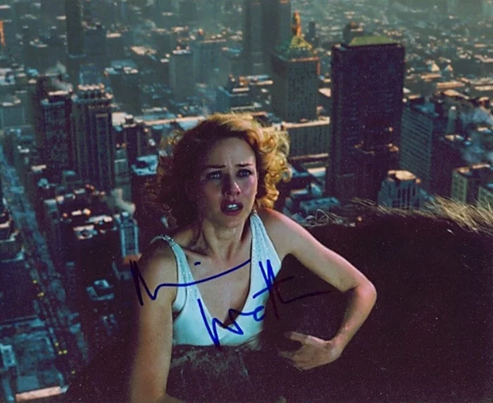 Naomi Watts autograph