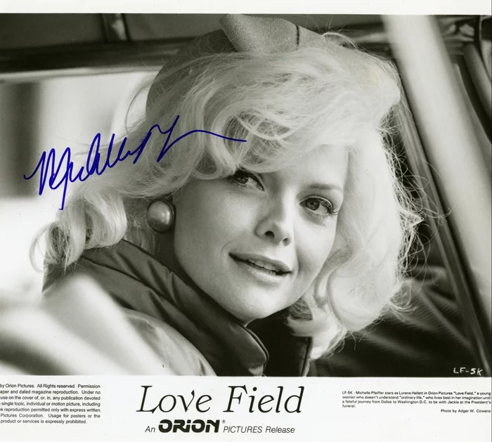Michelle Pfeiffer autograph