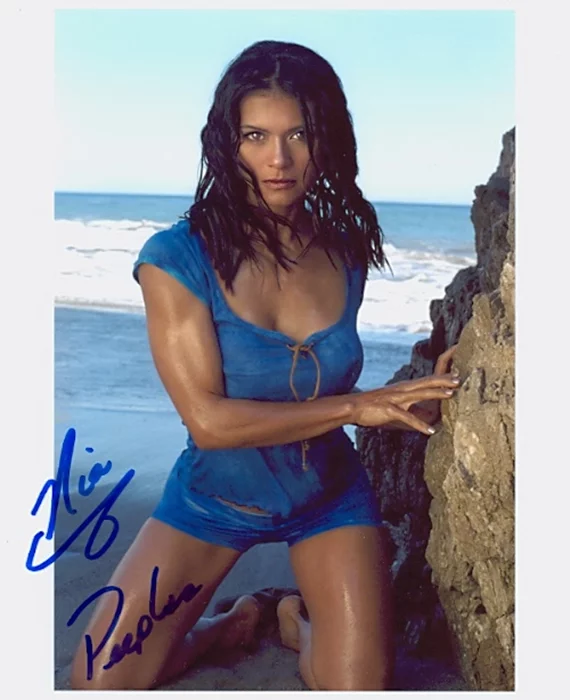Nia Peeples autograph