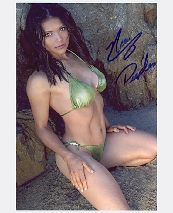 Nia Peeples autograph
