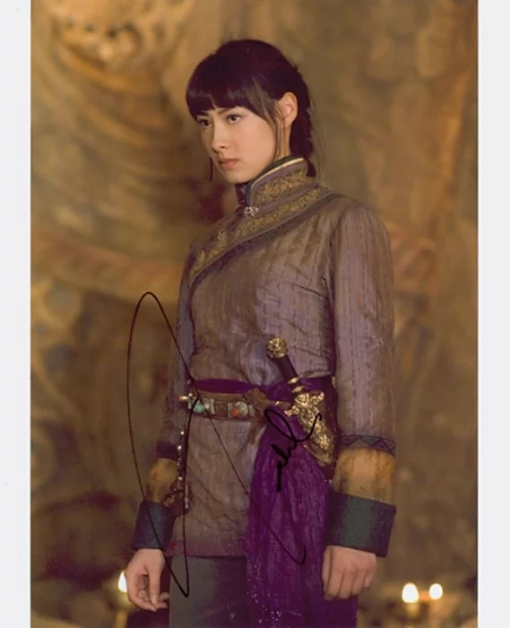 Isabella Leong autograph