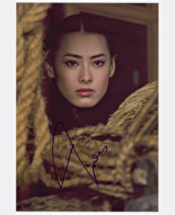 Isabella Leong autograph