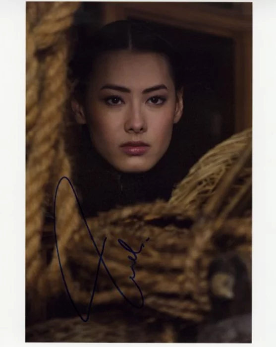 Isabella Leong autograph