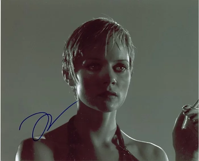 Marley Shelton autograph