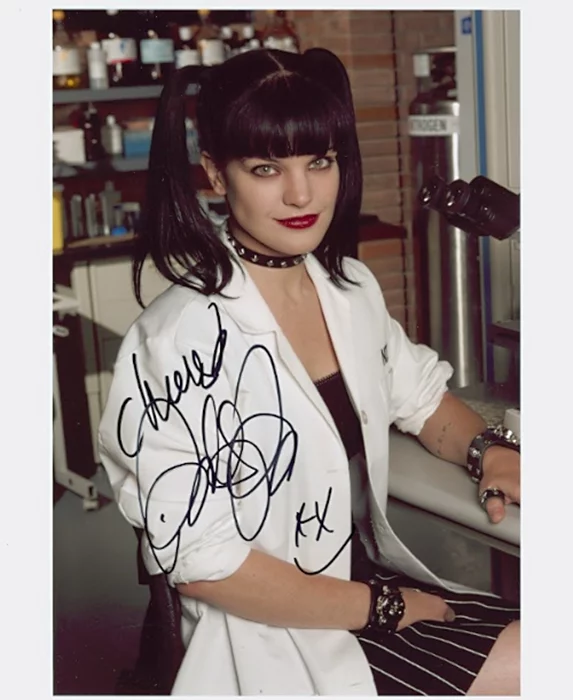 Pauley Perrette autograph
