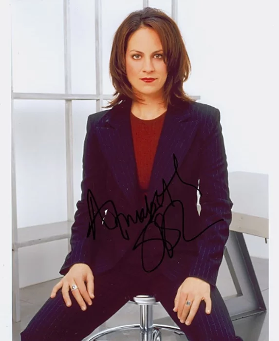 Annabeth Gish autograph