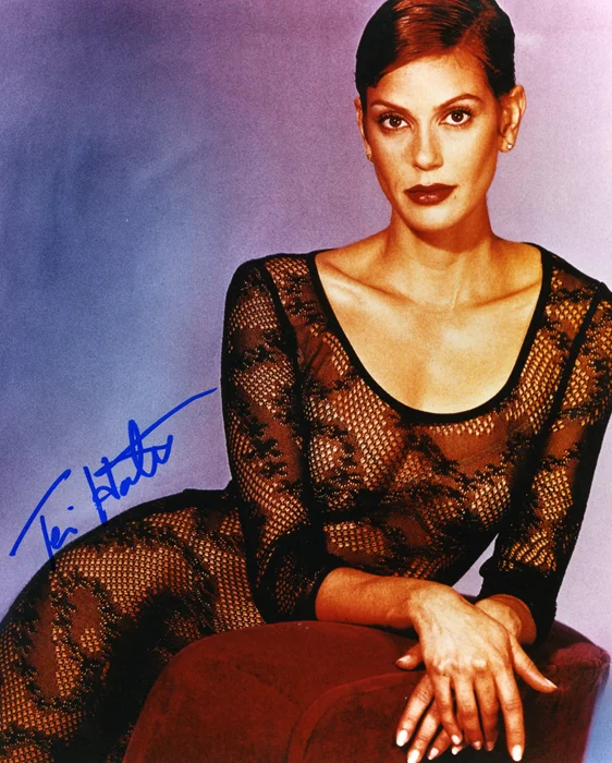 Teri Hatcher autograph