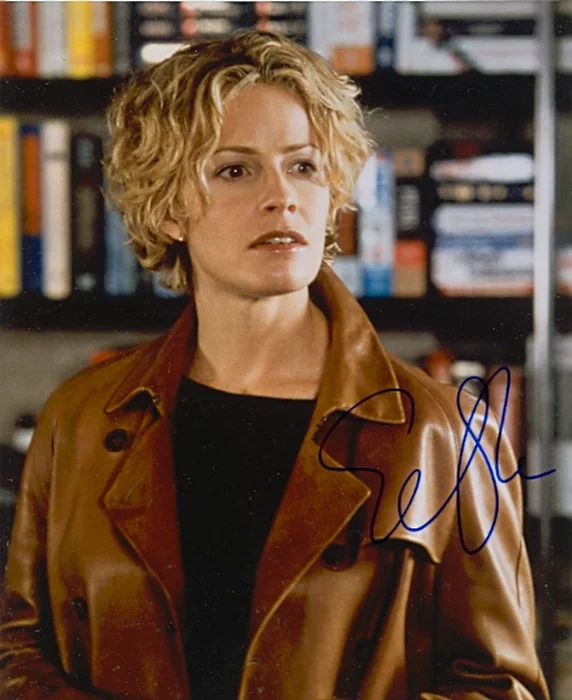 Elisabeth Shue autograph